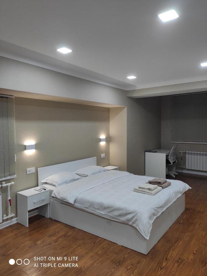 1-Bedroom Apartment In The Very City Center 타슈켄트 외부 사진